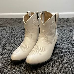 Ariat Darlin White Ankle Boots